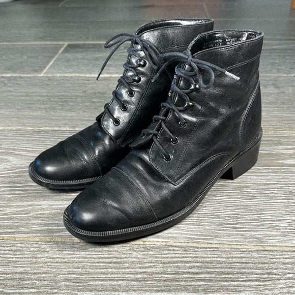 Vintage Enzo Angiolini Leather Ankle Pull On Lace Up  Low Heel Chelsea Boot 7.5N - Picture 1 of 11